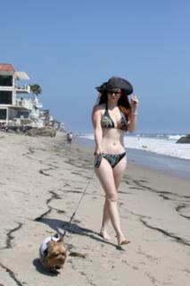 Phoebe Price feet photo thumbnail