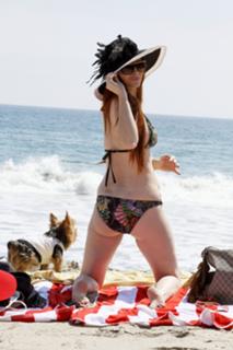 Phoebe Price feet photo thumbnail