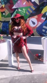 Phoebe Price feet photo thumbnail