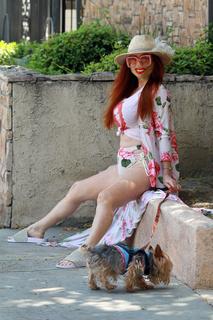 Phoebe Price feet photo thumbnail