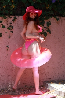 Phoebe Price feet photo thumbnail