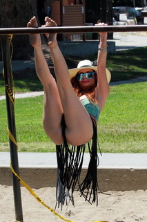 Phoebe Price feet photo thumbnail