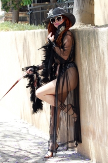 Phoebe Price feet photo thumbnail