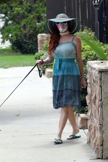 Phoebe Price feet photo thumbnail