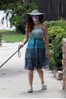 Phoebe Price feet photo thumbnail