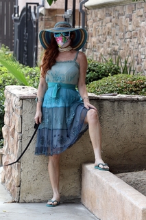 Phoebe Price feet photo thumbnail