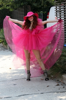 Phoebe Price feet photo thumbnail