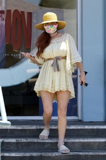 Phoebe Price feet photo thumbnail