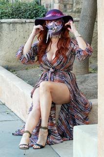 Phoebe Price feet photo thumbnail