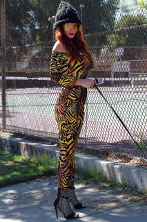 Phoebe Price feet photo thumbnail