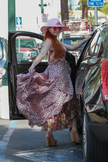 Phoebe Price feet photo thumbnail