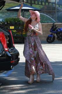 Phoebe Price feet photo thumbnail