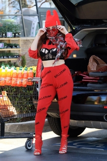 Phoebe Price feet photo thumbnail