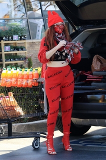 Phoebe Price feet photo thumbnail