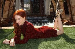 Phoebe Price feet photo thumbnail