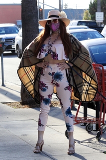 Phoebe Price feet photo thumbnail