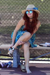 Phoebe Price feet photo thumbnail