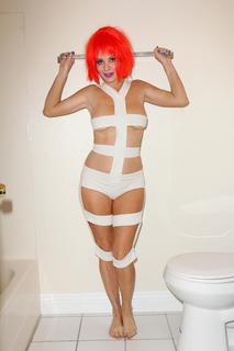 Phoebe Price feet photo thumbnail