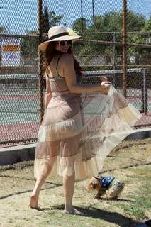 Phoebe Price feet photo thumbnail