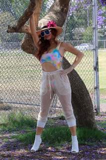 Phoebe Price feet photo thumbnail