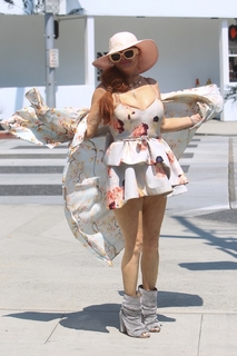 Phoebe Price feet photo thumbnail