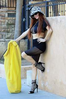 Phoebe Price feet photo thumbnail