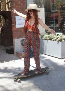 Phoebe Price feet photo thumbnail