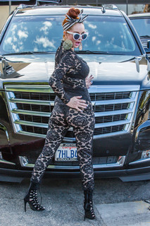 Phoebe Price feet photo thumbnail