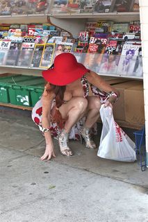 Phoebe Price feet photo thumbnail