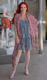 Phoebe Price feet photo thumbnail