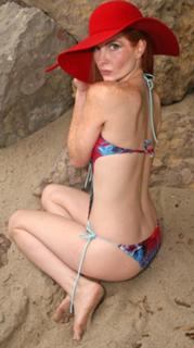 Phoebe Price feet photo thumbnail