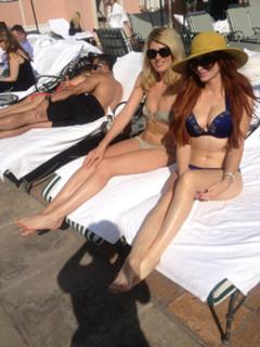 Phoebe Price feet photo thumbnail