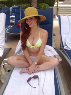 Phoebe Price feet photo thumbnail