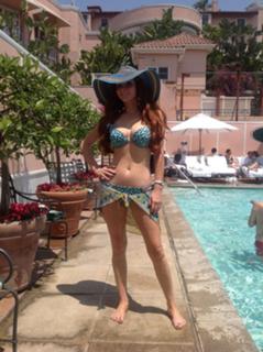 Phoebe Price feet photo thumbnail