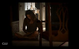 Phoebe Tonkin feet photo thumbnail