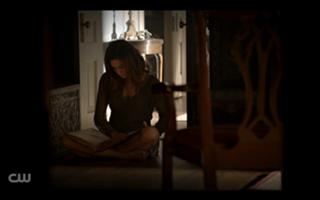Phoebe Tonkin feet photo thumbnail