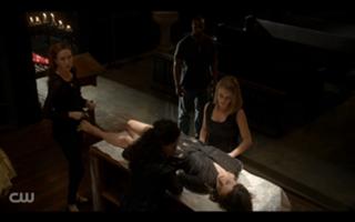 Phoebe Tonkin feet photo thumbnail