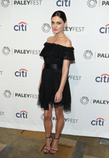 Phoebe Tonkin feet photo thumbnail