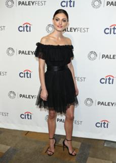 Phoebe Tonkin feet photo thumbnail