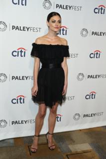 Phoebe Tonkin feet photo thumbnail