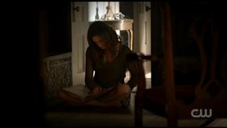 Phoebe Tonkin feet photo thumbnail