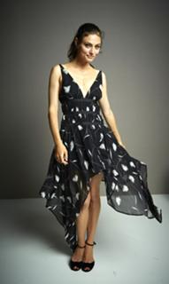 Phoebe Tonkin feet photo thumbnail