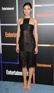 Phoebe Tonkin feet photo thumbnail