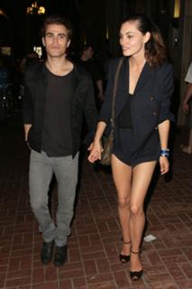 Phoebe Tonkin feet photo thumbnail
