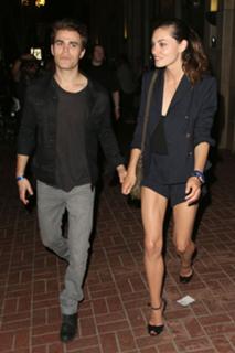 Phoebe Tonkin feet photo thumbnail