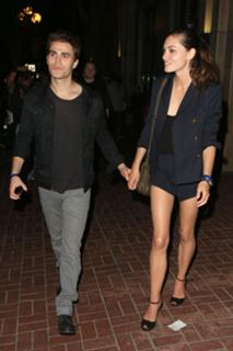 Phoebe Tonkin feet photo thumbnail