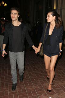 Phoebe Tonkin feet photo thumbnail