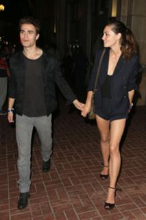 Phoebe Tonkin feet photo thumbnail