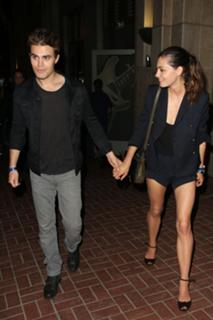 Phoebe Tonkin feet photo thumbnail
