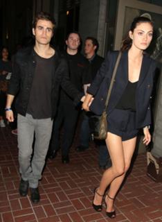 Phoebe Tonkin feet photo thumbnail